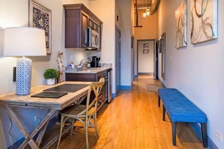 Hip Urban Loft - Small Town Charm - 124 Lofts #1 West Dundee Dış mekan fotoğraf