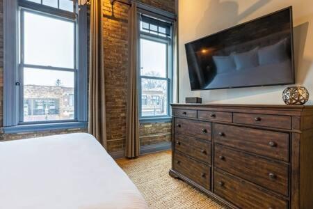 Hip Urban Loft - Small Town Charm - 124 Lofts #1 West Dundee Dış mekan fotoğraf