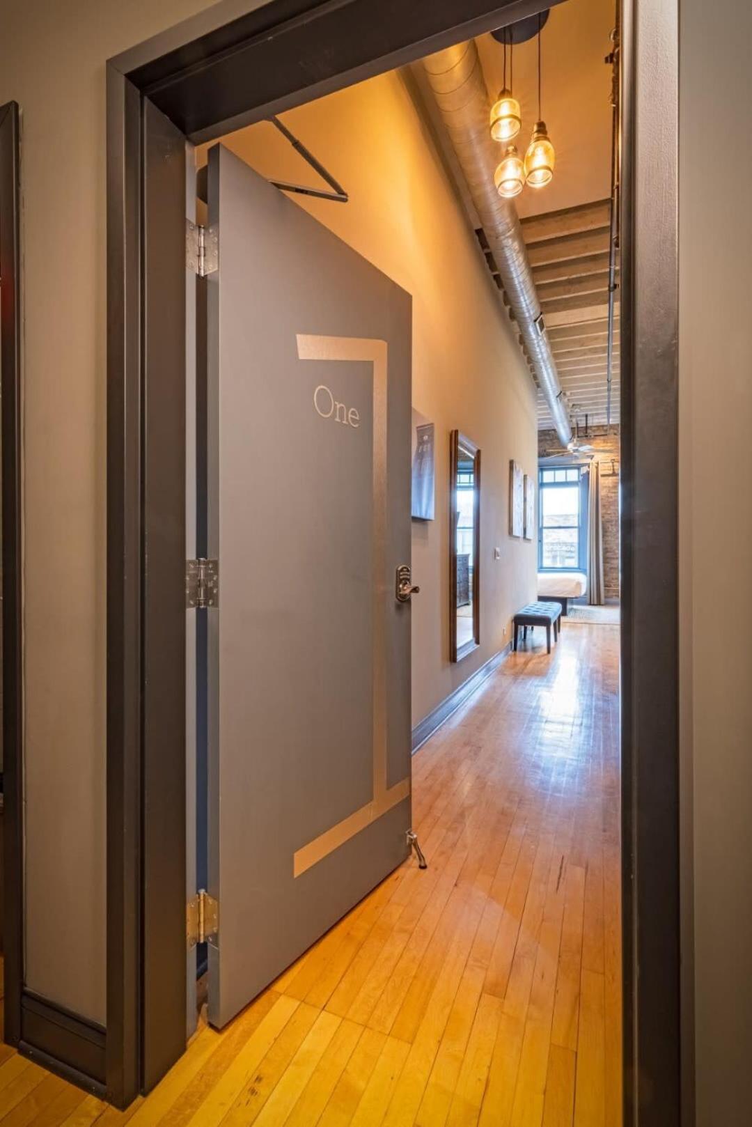 Hip Urban Loft - Small Town Charm - 124 Lofts #1 West Dundee Dış mekan fotoğraf